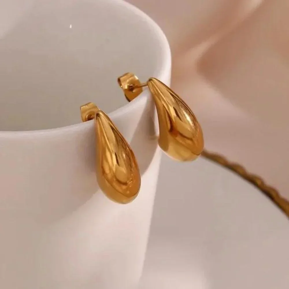 New 18K Gold Hollow Out Boat Shape Stud Earring, NICE EARRINGS, CUTE EARRINGS - Picture 5 of 7